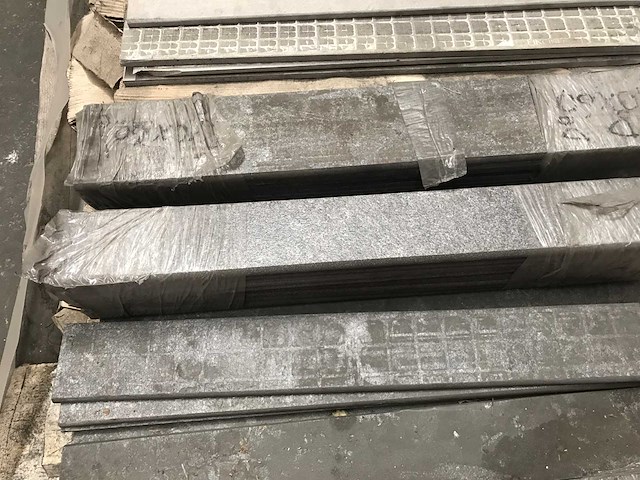 Partij plinten 1 palet - afbeelding 3 van  5