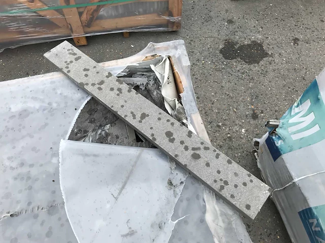 Partij plinten 300 lm oriental basalt satino - afbeelding 1 van  3