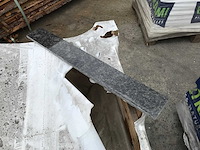 Partij plinten ca. 114 lm natuursteen ca. 9,12 m2 - afbeelding 1 van  3