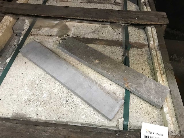 Partij plinten ca. 250 lm - afbeelding 1 van  2