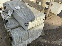 Partij plinten graniet ca 64 stuks - afbeelding 1 van  4