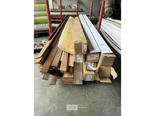 Partij plinten - afbeelding 2 van  4