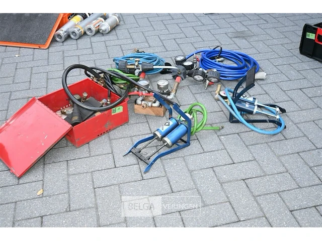 Partij pneumatisch materiaal - afbeelding 1 van  9