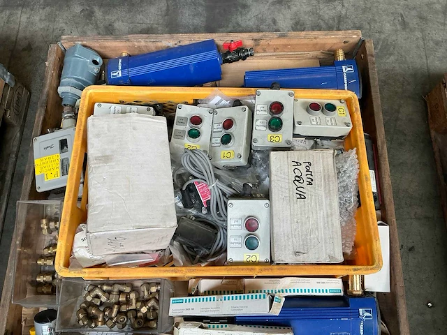 Partij pneumatische onderdelen - afbeelding 17 van  17