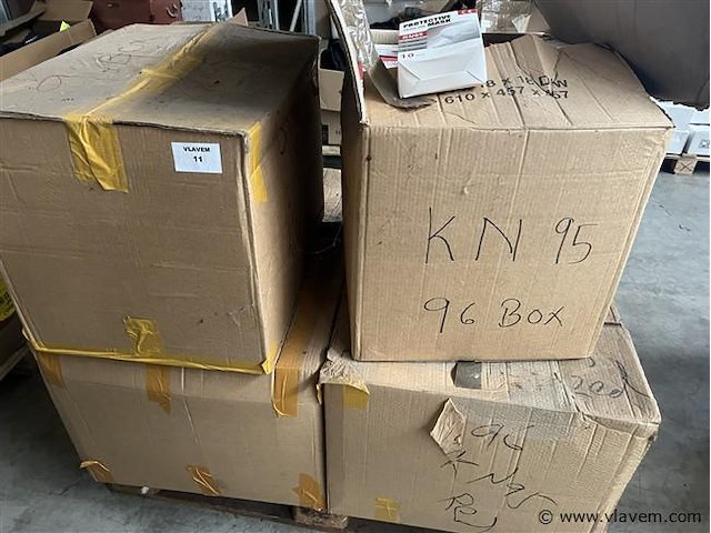 Partij protective maskers, (zonder pallet) - afbeelding 1 van  2