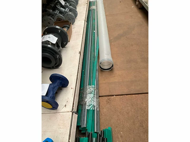 Partij pvc afdingslatten. - afbeelding 4 van  5