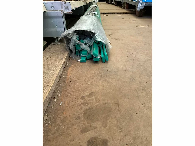 Partij pvc afdingslatten. - afbeelding 5 van  5