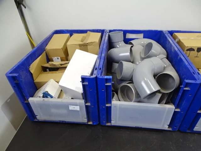 Partij pvc bochten en diverse accessoires - afbeelding 2 van  5