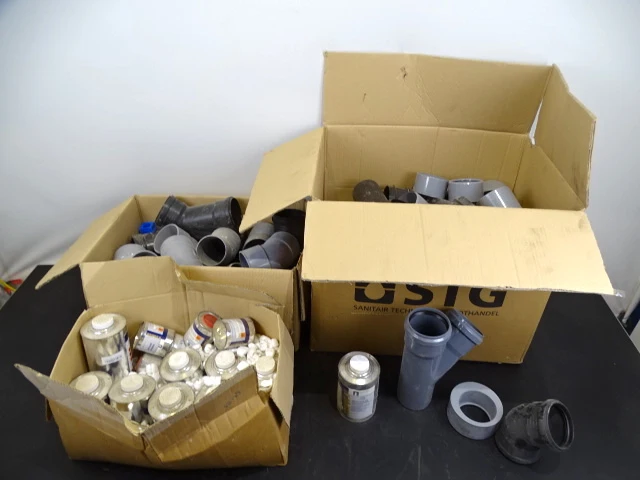 Partij pvc bochten en hars - afbeelding 1 van  6