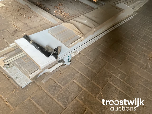 Partij pvc gevel sidings en profielen - afbeelding 5 van  7