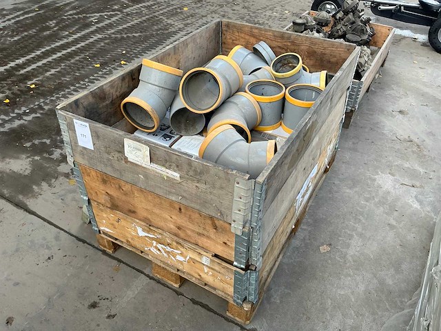 Partij pvc hulpstukken - afbeelding 2 van  4