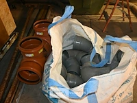 Partij pvc hulpstukken - afbeelding 1 van  6