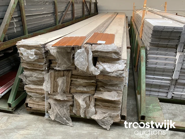 Partij pvc planchetten 420 m² - afbeelding 3 van  3
