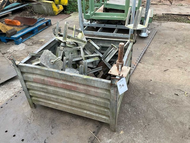 Partij regelbare voeten en doka steunen - afbeelding 3 van  3