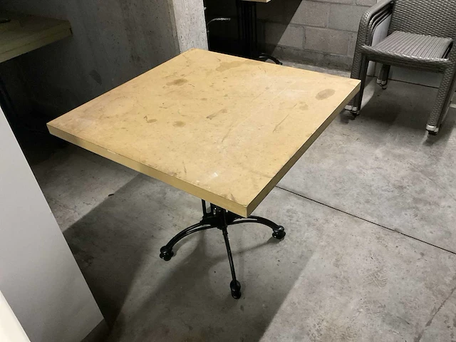 Partij restauranttafels en -stoelen - afbeelding 1 van  5