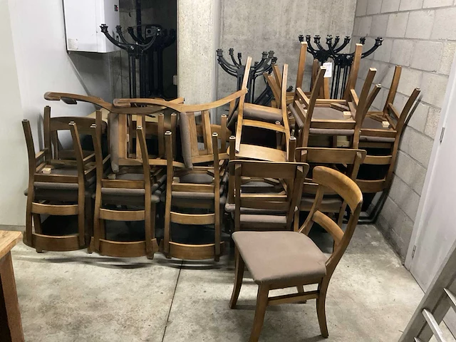 Partij restauranttafels en -stoelen - afbeelding 3 van  5