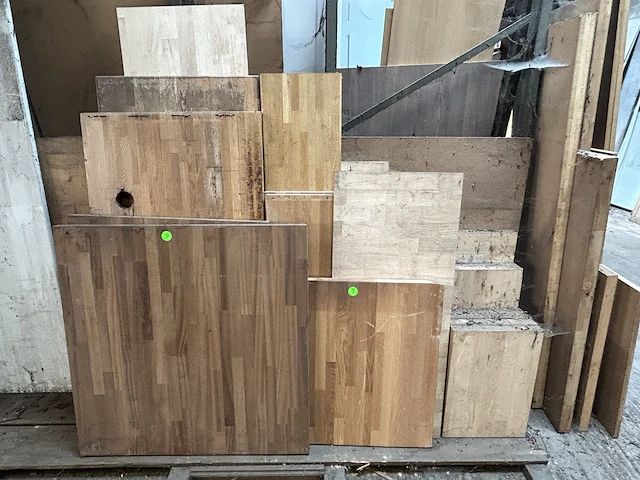 Partij resten rubberwood panelen diverse afmetingen - afbeelding 1 van  3