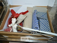 Partij retro kranen en sproeiers - afbeelding 1 van  5