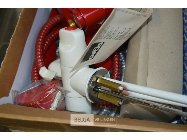 Partij retro kranen en sproeiers - afbeelding 3 van  5