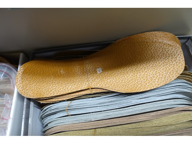 Partij riemen, ritsen - afbeelding 22 van  46