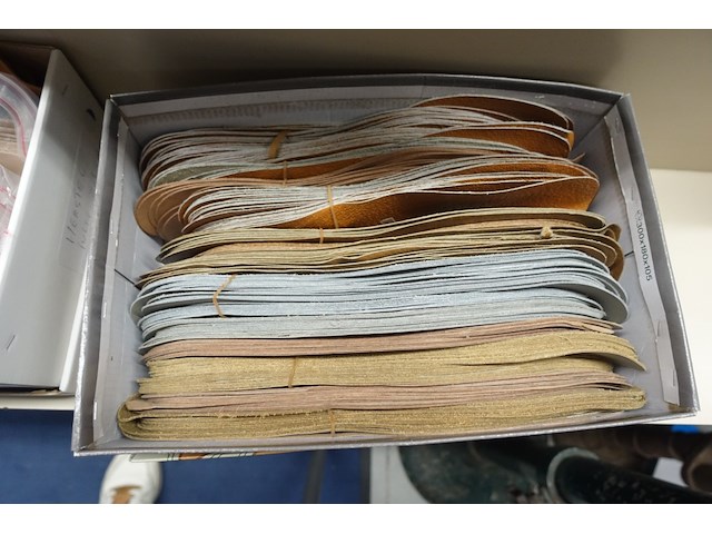 Partij riemen, ritsen - afbeelding 24 van  46