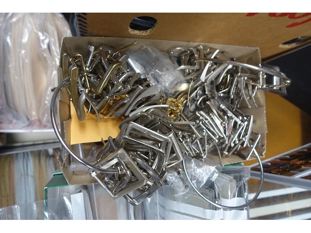 Partij riemen, ritsen - afbeelding 29 van  46