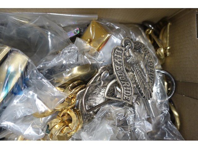 Partij riemen, ritsen - afbeelding 31 van  46