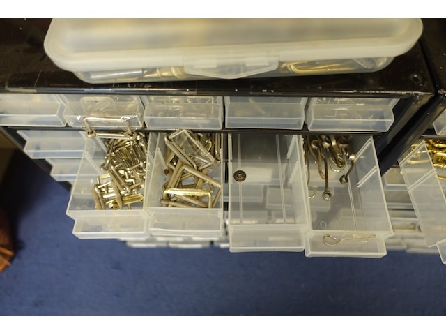 Partij riemen, ritsen - afbeelding 35 van  46