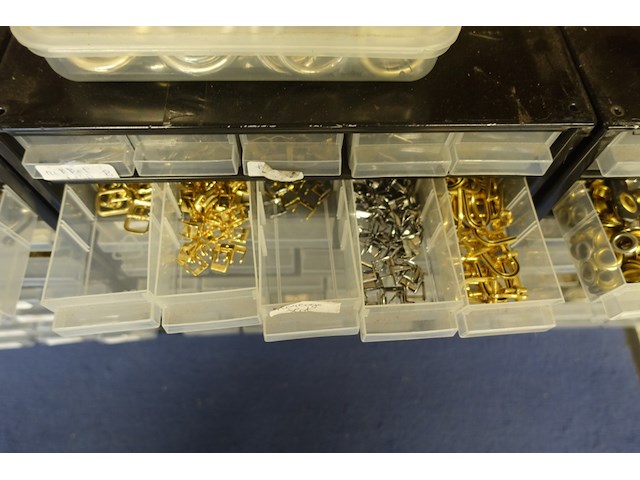 Partij riemen, ritsen - afbeelding 36 van  46