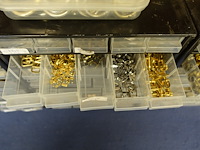 Partij riemen, ritsen - afbeelding 36 van  46