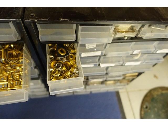 Partij riemen, ritsen - afbeelding 37 van  46