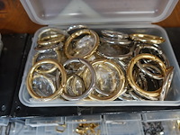 Partij riemen, ritsen - afbeelding 39 van  46