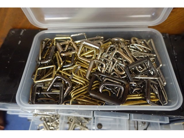 Partij riemen, ritsen - afbeelding 40 van  46