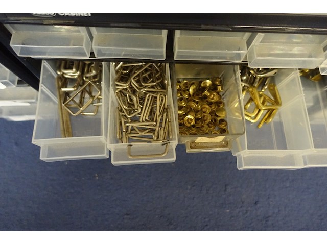 Partij riemen, ritsen - afbeelding 41 van  46