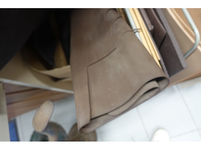 Partij rubber en leder voor herstellingen - afbeelding 2 van  12