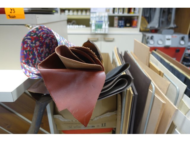 Partij rubber en leder voor herstellingen - afbeelding 6 van  12