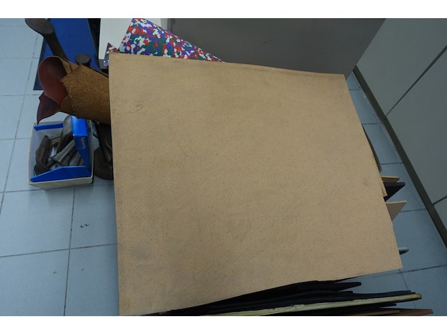 Partij rubber en leder voor herstellingen - afbeelding 9 van  12