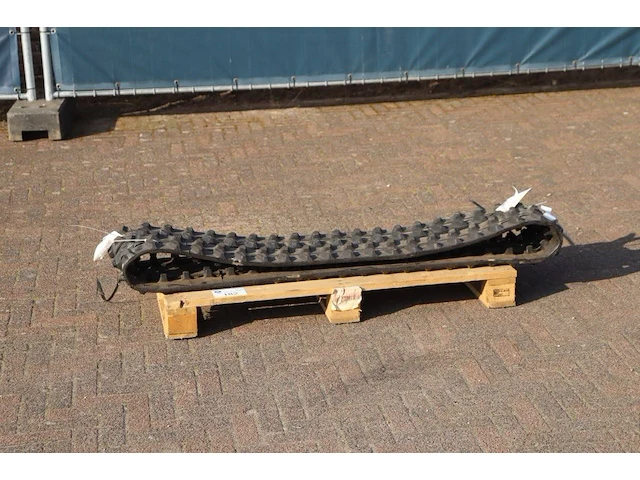 Partij rupsbanden 150x72x42 nieuw - afbeelding 1 van  1