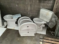 Partij sanitaire benodigdheden - afbeelding 1 van  5