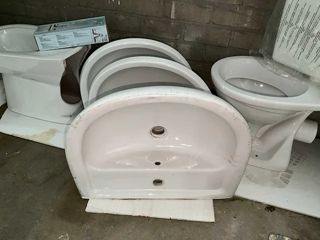Partij sanitaire benodigdheden - afbeelding 2 van  5