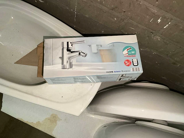 Partij sanitaire benodigdheden - afbeelding 3 van  5