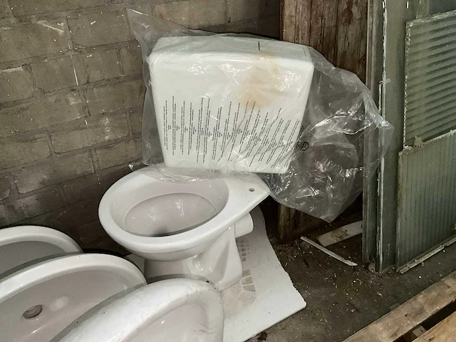 Partij sanitaire benodigdheden - afbeelding 5 van  5