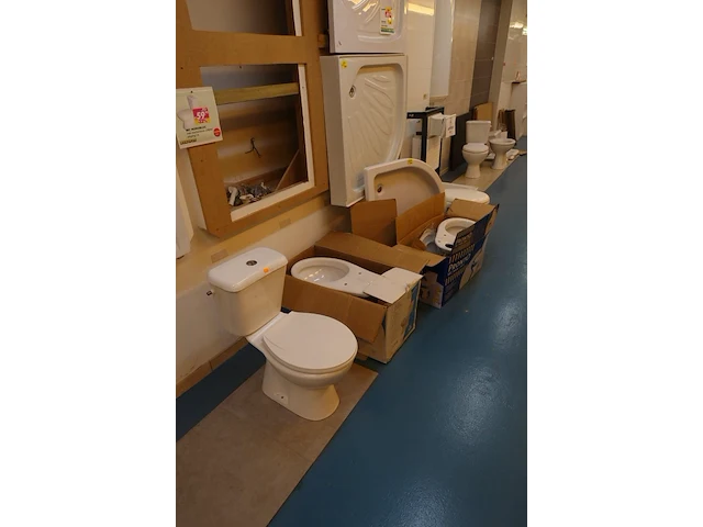 Partij sanitaire toonzaalmodellen - afbeelding 4 van  7