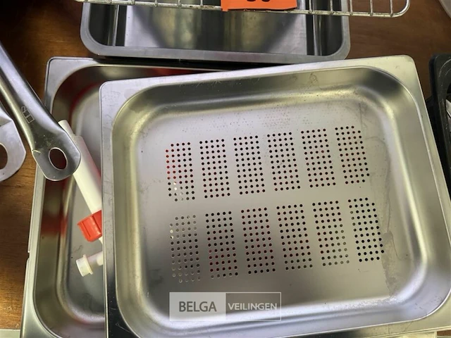 Partij sauspompen en 3 uitgietbakken - afbeelding 4 van  4