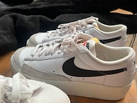 Partij schoenen en sneakers - afbeelding 5 van  11