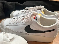 Partij schoenen en sneakers - afbeelding 10 van  11