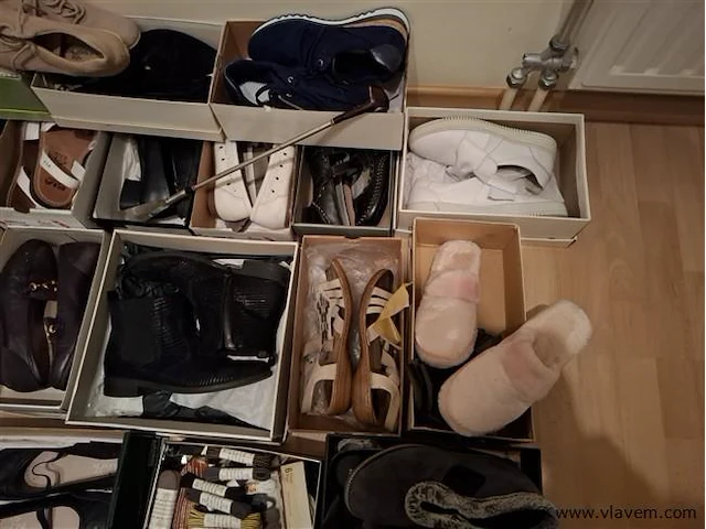 Partij schoenen - afbeelding 5 van  6