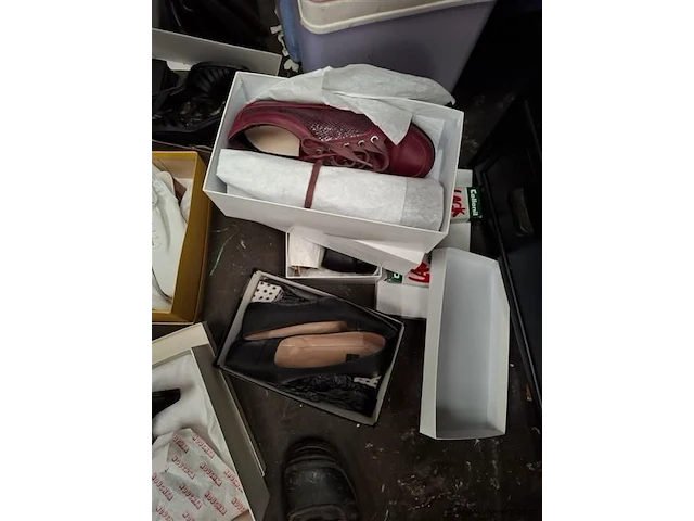 Partij schoenen - afbeelding 3 van  7