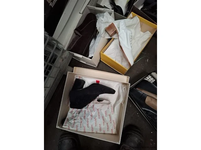 Partij schoenen - afbeelding 4 van  7