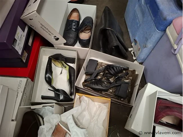 Partij schoenen - afbeelding 5 van  7